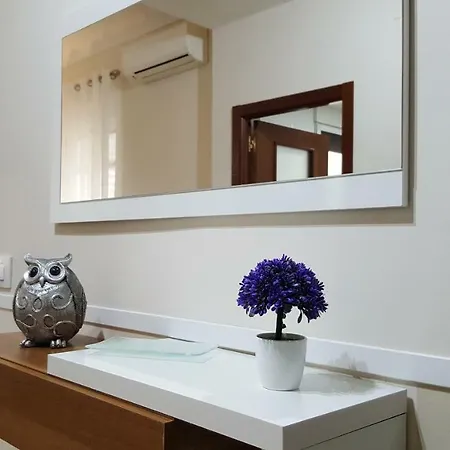Eduardo Lucena 5, Flamenco Apartment *